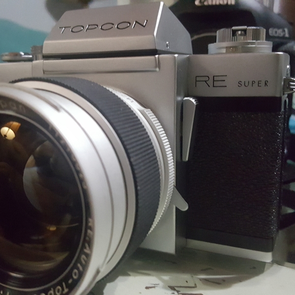 Topcon RE Super Camera & Tokyo Kogaku RE Auto - Topcor 5.8cm F1.4 Lens - Picture 9 of 16